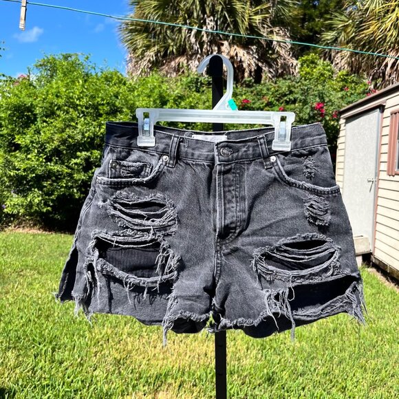 We The Free Maggie Mid Rise Ripped Distressed Shorts in Montero Black Size 26 - Picture 1 of 8